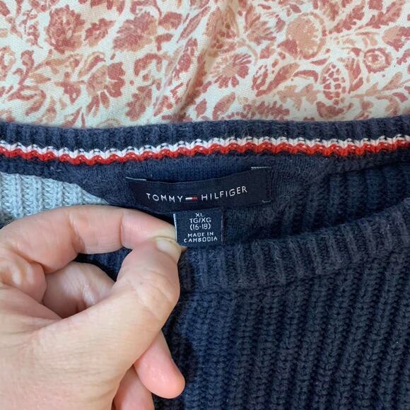 Tommy Hilfiger Multi Color Red and Navy Blue Knit Sweatshirt Size XL - Picture 2 of 6